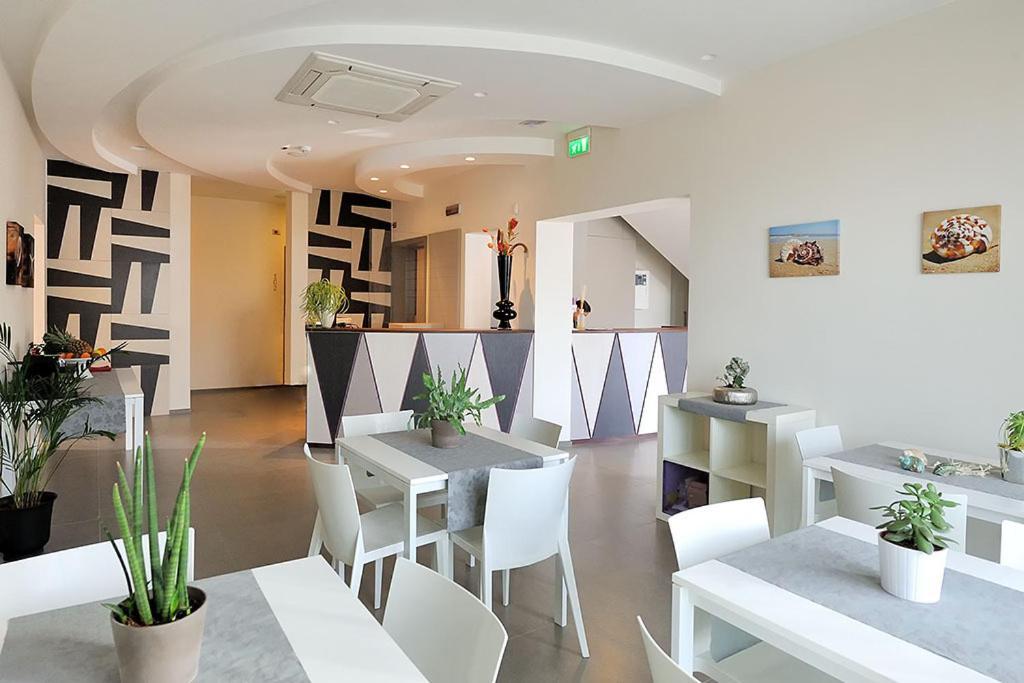 Hotel & Residence Cavalluccio Marino リミニ エクステリア 写真