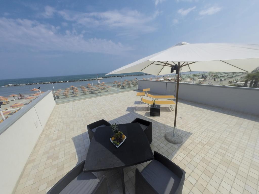 Hotel & Residence Cavalluccio Marino リミニ エクステリア 写真